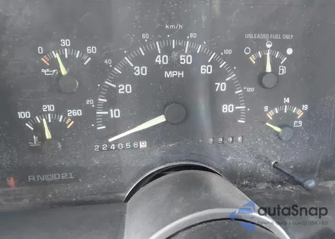 1993 Chevrolet Suburban C1500 z USA, uszkodzony, nr VIN 1GNEC16K6PJ375804